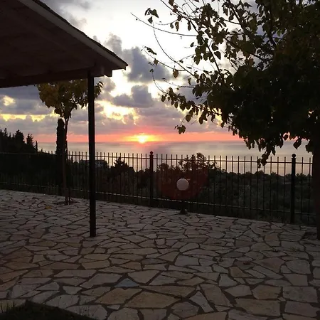 Evi΄s * Áyios Nikítas