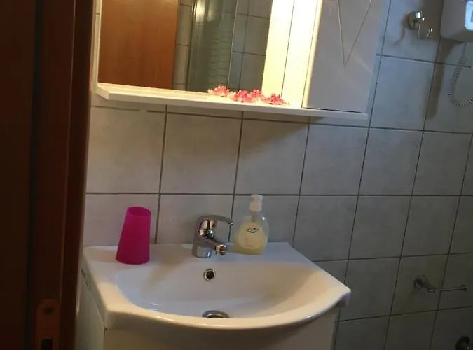 Evi΄s *